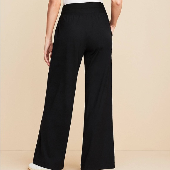 Lou & Grey Luvstretch Wide Leg Pants - Picture 2 of 10